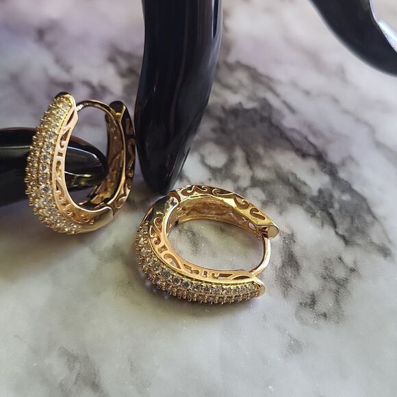 1 Pair Glittering Gold or Silver Plated Hoop Earrings with Micro Zircons - Picture 3 of 13